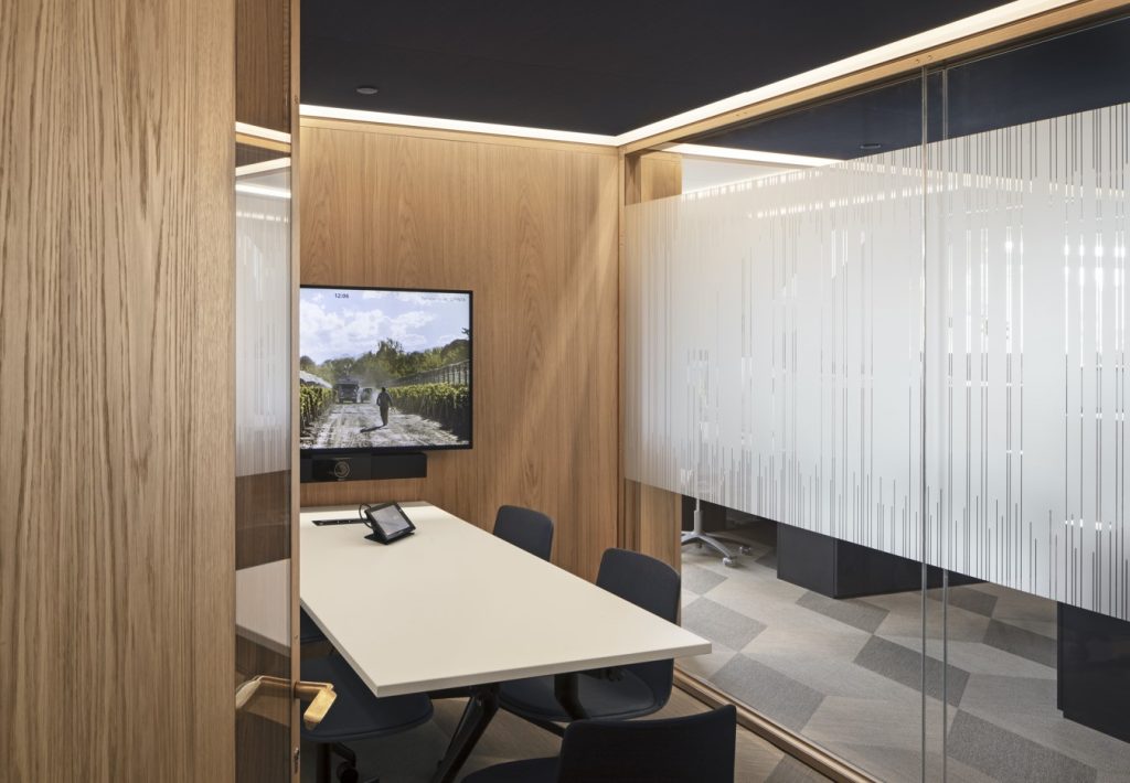 L'image représente "Zoom Room : équiper sa salle de réunion" par Wipple - Vous allez aimer vos salles de réunion.